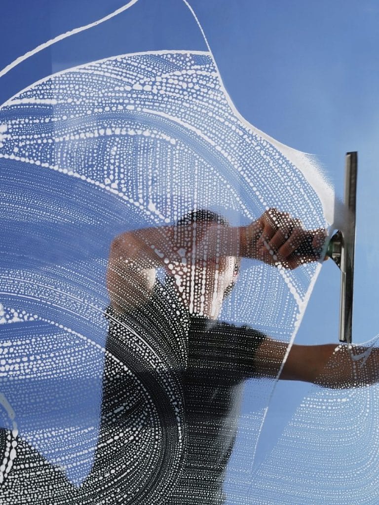 LMS-FM bei der Glas- und Fensterreinigung